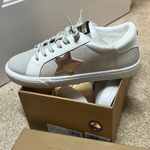 Vintage Havana White and Gold Star Sneakers